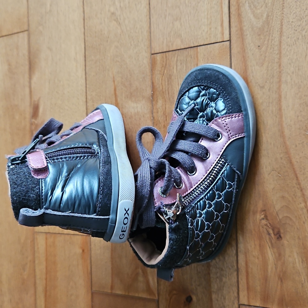 Geox size 8.5 girl's zip grey and pink high-top shoes